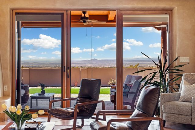 17 Sueno De Santa Fe, Santa Fe, NM 87505