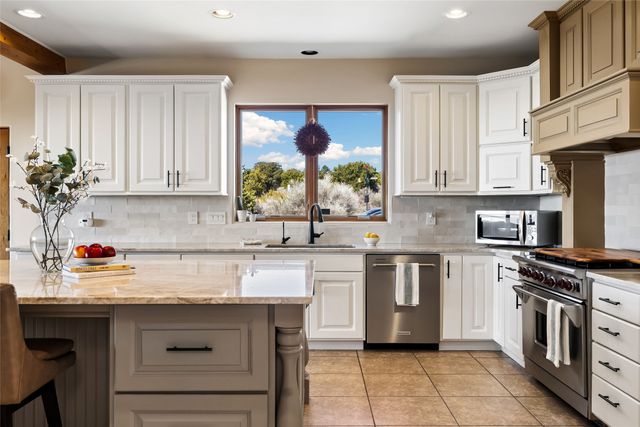 17 Sueno De Santa Fe, Santa Fe, NM 87505