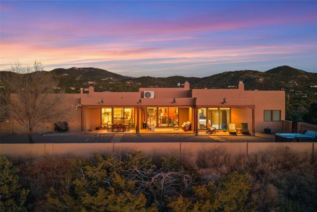 17 Sueno De Santa Fe, Santa Fe, NM 87505