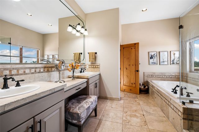 17 Sueno De Santa Fe, Santa Fe, NM 87505