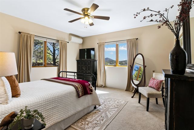 17 Sueno De Santa Fe, Santa Fe, NM 87505