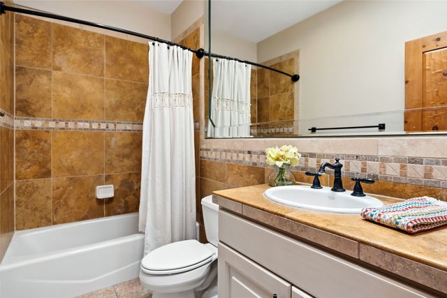 17 Sueno De Santa Fe, Santa Fe, NM 87505