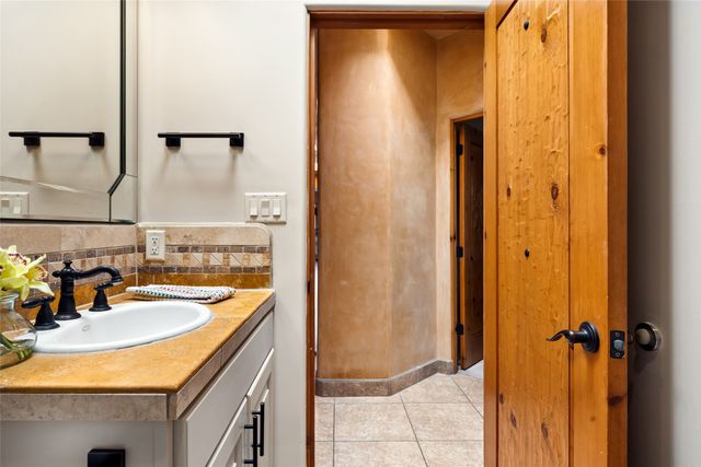 17 Sueno De Santa Fe, Santa Fe, NM 87505