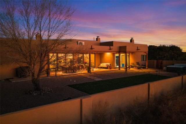17 Sueno De Santa Fe, Santa Fe, NM 87505