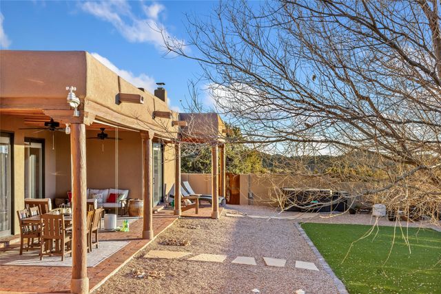 17 Sueno De Santa Fe, Santa Fe, NM 87505