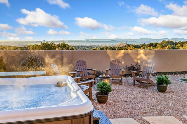 17 Sueno De Santa Fe, Santa Fe, NM 87505