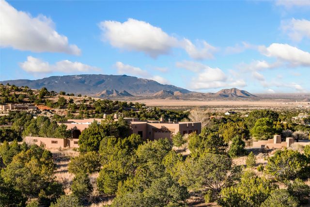 17 Sueno De Santa Fe, Santa Fe, NM 87505