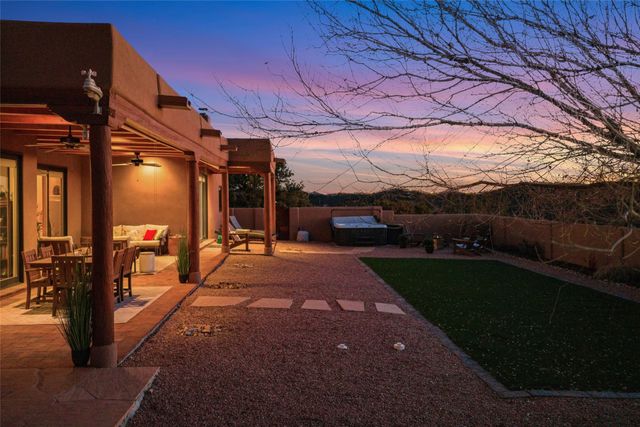 17 Sueno De Santa Fe, Santa Fe, NM 87505