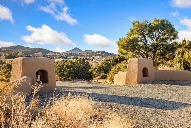 17 Sueno De Santa Fe, Santa Fe, NM 87505