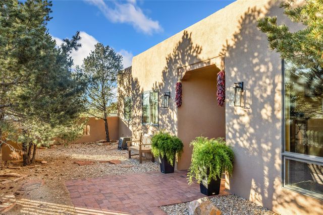 17 Sueno De Santa Fe, Santa Fe, NM 87505