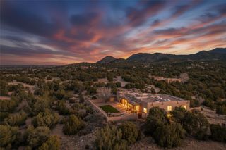17 Sueno De Santa Fe, Santa Fe, NM 87505