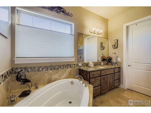 327 Duesenberg Ln, Fort Collins, CO 80524