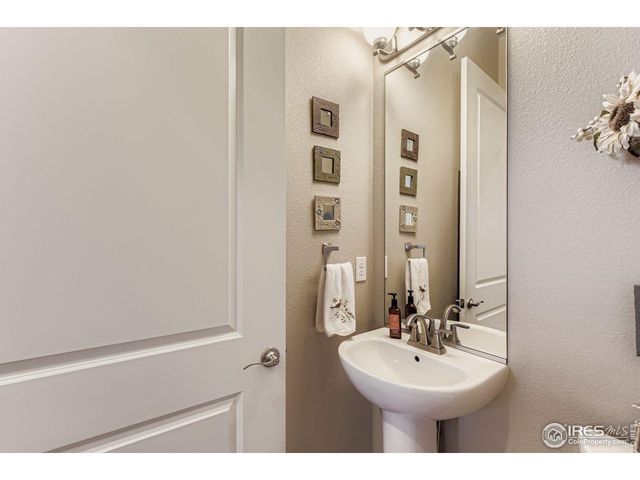 327 Duesenberg Ln, Fort Collins, CO 80524