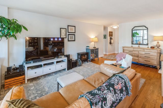 400 E Randolph Street 2518, Chicago, IL 60601