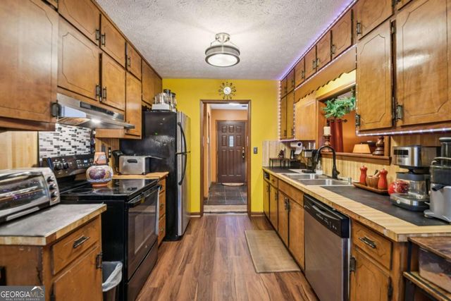 527 Jaywood Drive, Stone Mountain, GA 30083