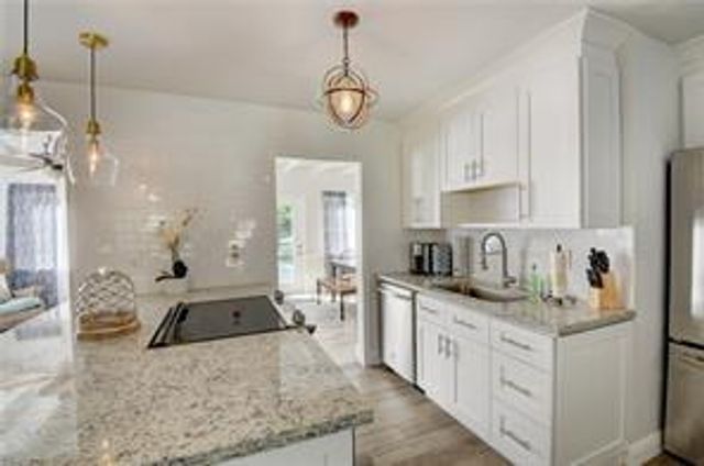 10 S Swinton Cir, Delray Beach, FL 33444