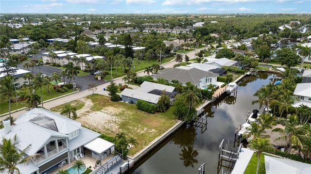 1530 Sandpiper ST, Naples, FL 34102