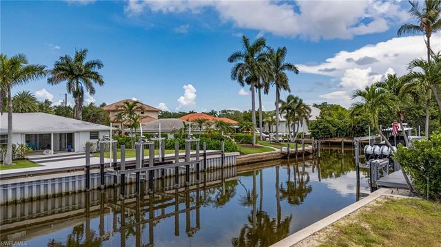 1530 Sandpiper ST, Naples, FL 34102