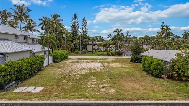 1530 Sandpiper ST, Naples, FL 34102