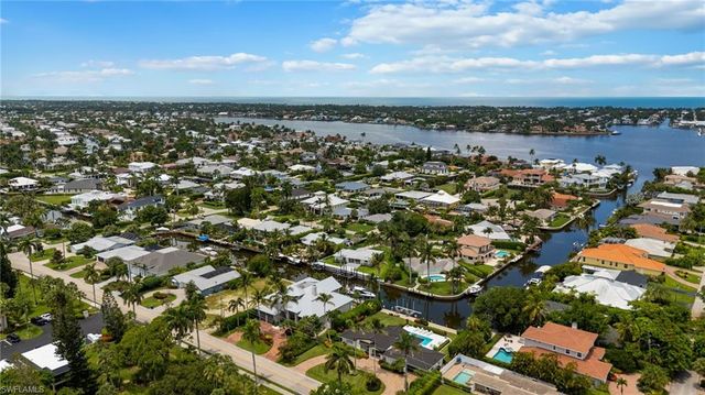 1530 Sandpiper ST, Naples, FL 34102