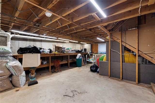 422 Shady Valley Road, Coventry, RI 02816