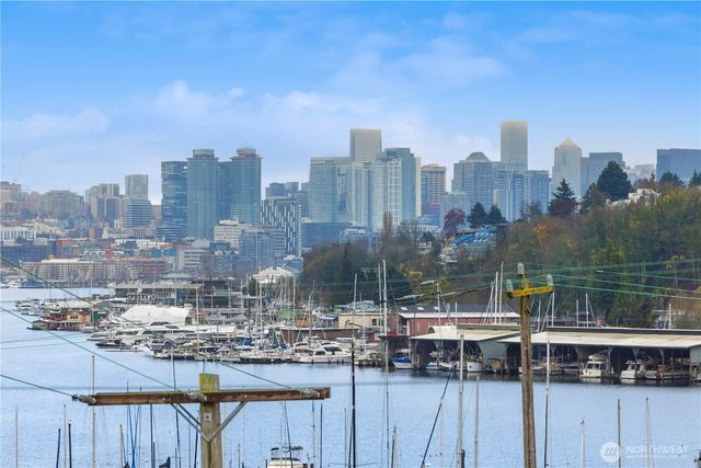 953 N 35th Street, Seattle, WA 98103