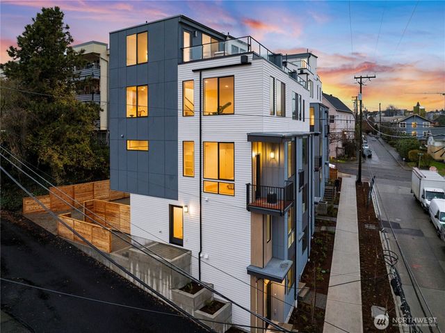 953 N 35th Street, Seattle, WA 98103