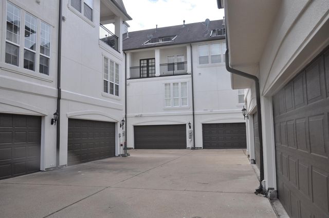 5922 Burgoyne Road, Houston, TX 77057