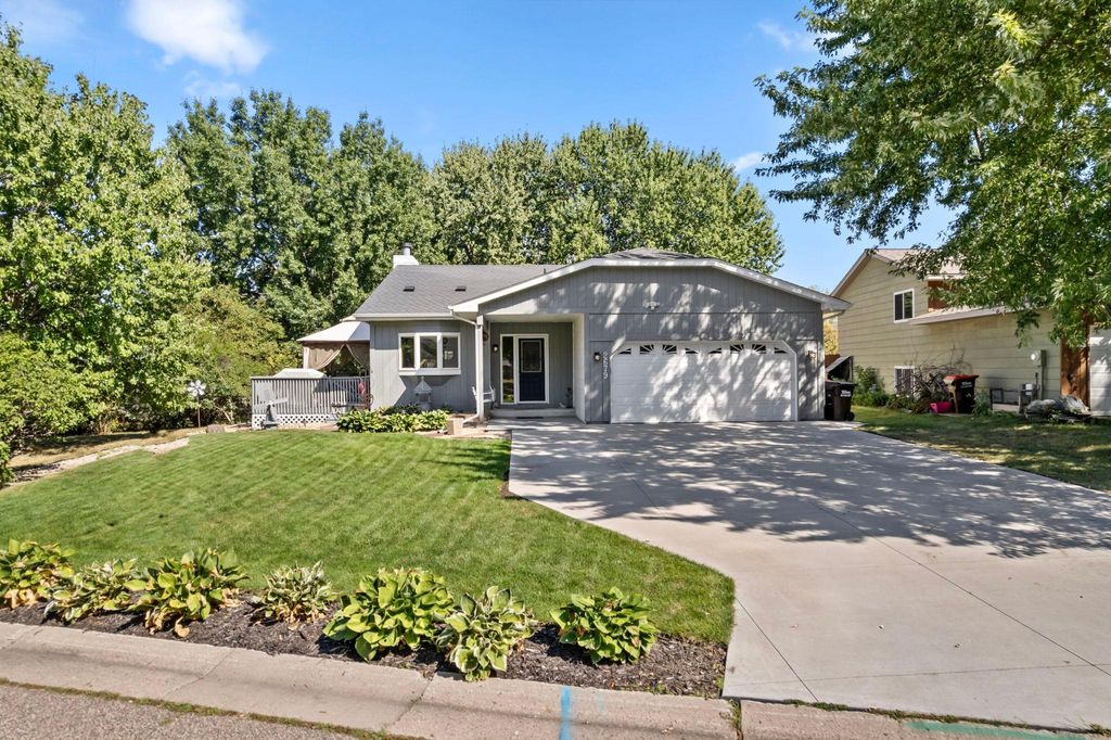 2679 Guthrie Avenue N, Oakdale, MN 55128 — photo 2