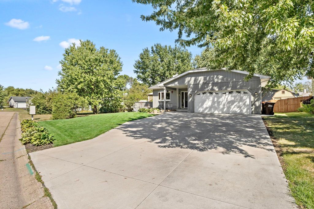 2679 Guthrie Avenue N, Oakdale, MN 55128 — photo 4