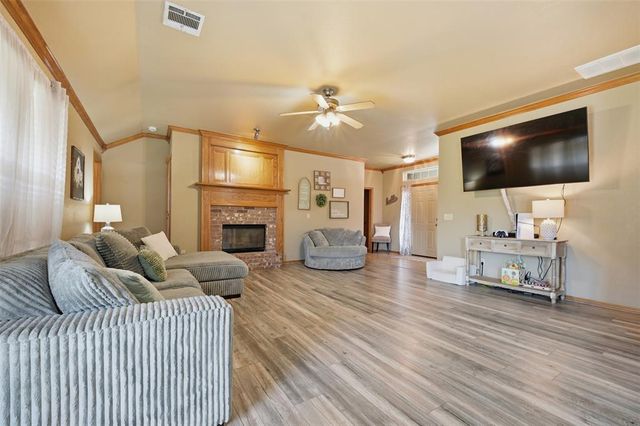 1640 SW 31st Terrace, Moore, OK 73160