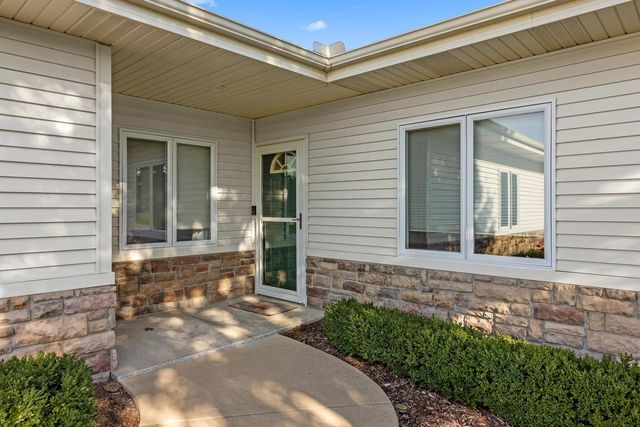 229 Creekside PLACE, Delavan, WI 53115