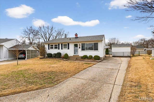 68 Barton Place, St Charles, MO 63301