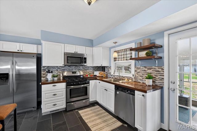 68 Barton Place, St Charles, MO 63301