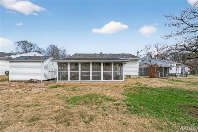 68 Barton Place, St Charles, MO 63301