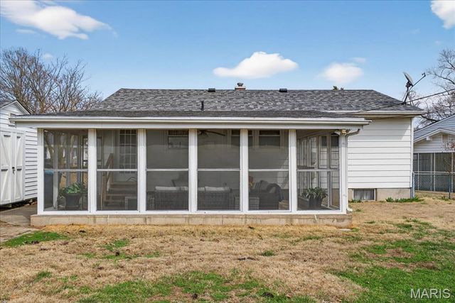 68 Barton Place, St Charles, MO 63301