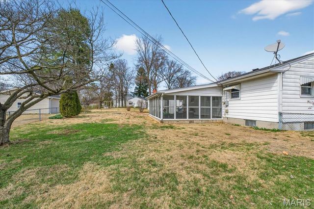 68 Barton Place, St Charles, MO 63301