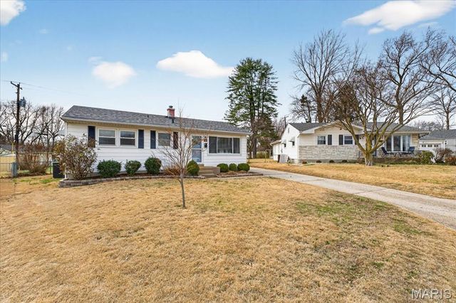 68 Barton Place, St Charles, MO 63301