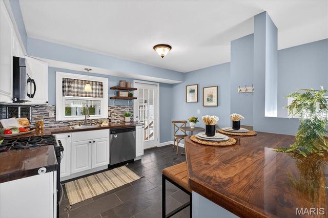 68 Barton Place, St Charles, MO 63301