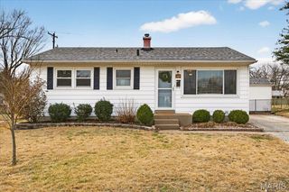 68 Barton Place, St Charles, MO 63301