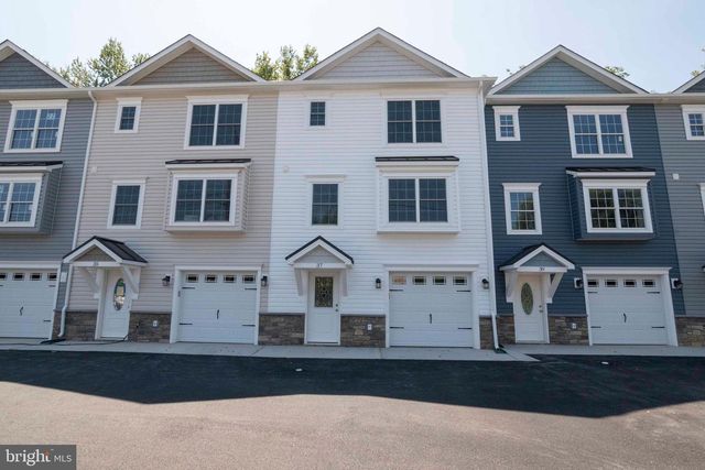 33 DUCK ST W, Front Royal, VA 22630