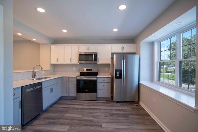 33 DUCK ST W, Front Royal, VA 22630