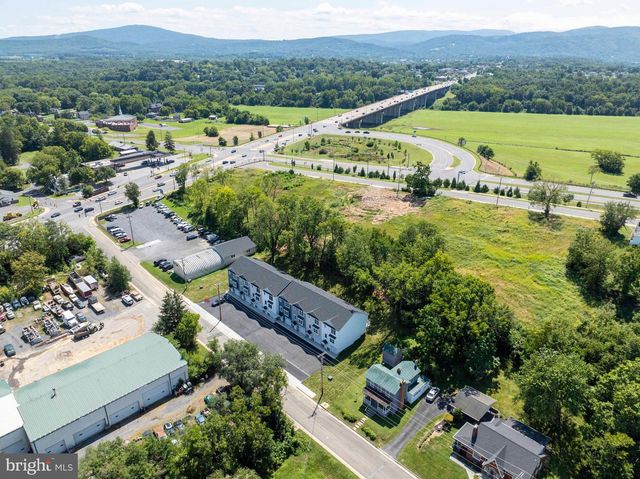 33 DUCK ST W, Front Royal, VA 22630