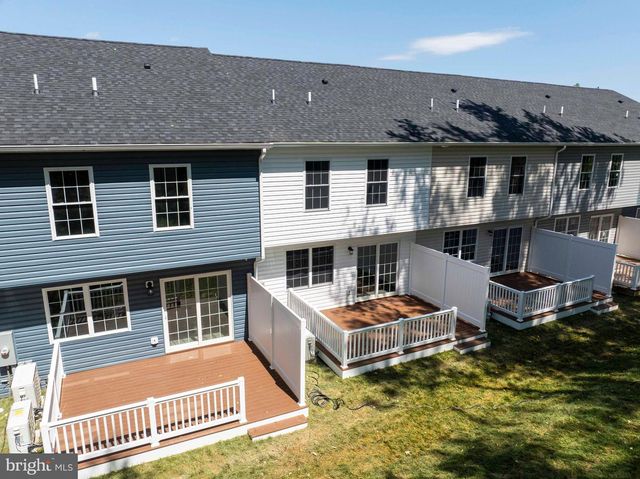 33 DUCK ST W, Front Royal, VA 22630