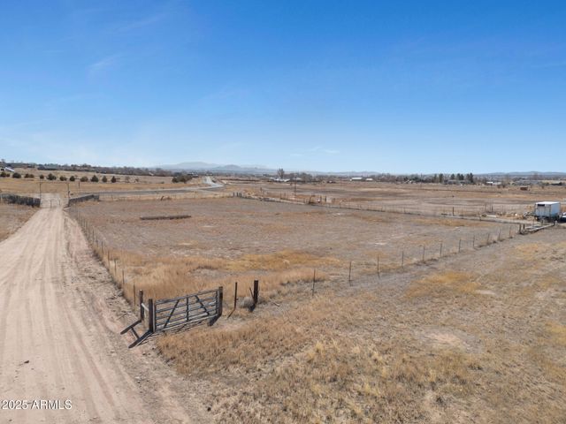 3125 W BIG CHINO Road, Paulden, AZ 86334