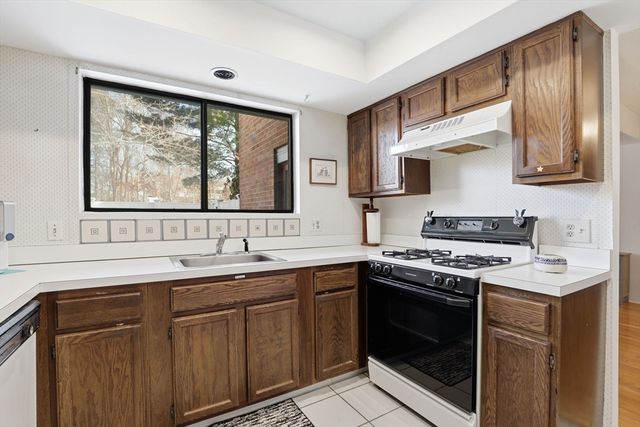 95 Greenbrook Dr 95, Stoughton, MA 02072