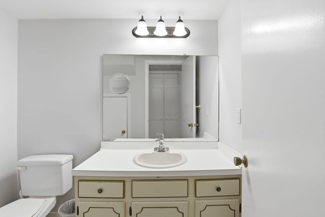 95 Greenbrook Dr 95, Stoughton, MA 02072