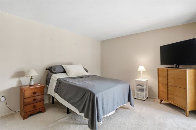 95 Greenbrook Dr 95, Stoughton, MA 02072