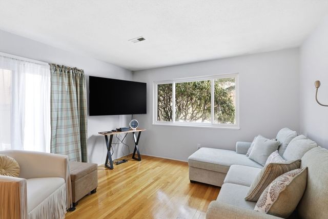 95 Greenbrook Dr 95, Stoughton, MA 02072