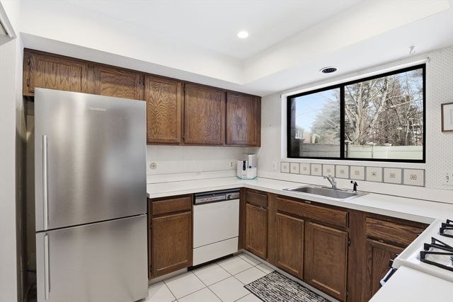 95 Greenbrook Dr 95, Stoughton, MA 02072